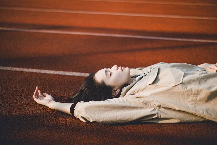 Sao chúng ta lại ở đây? Tôi là ai, ở đây làm gì?